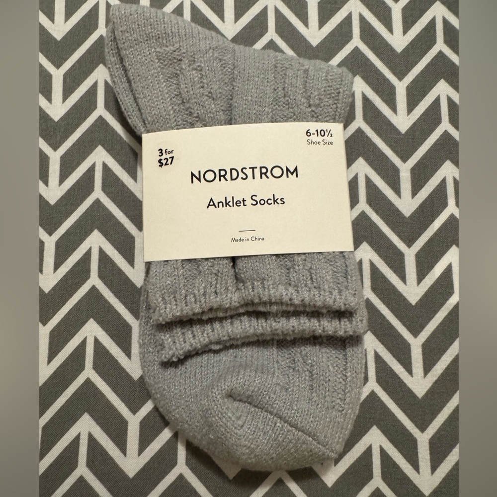 NWT Nordstrom Light Gray Knit Ankle Socks.  Women’s Sz 6-10.   Super soft.